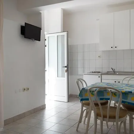 Apartments Ivica - Beachfront Drvenik  Exterior photo