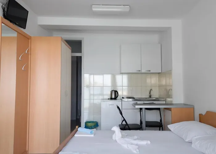 Apartments Ivica - Beachfront