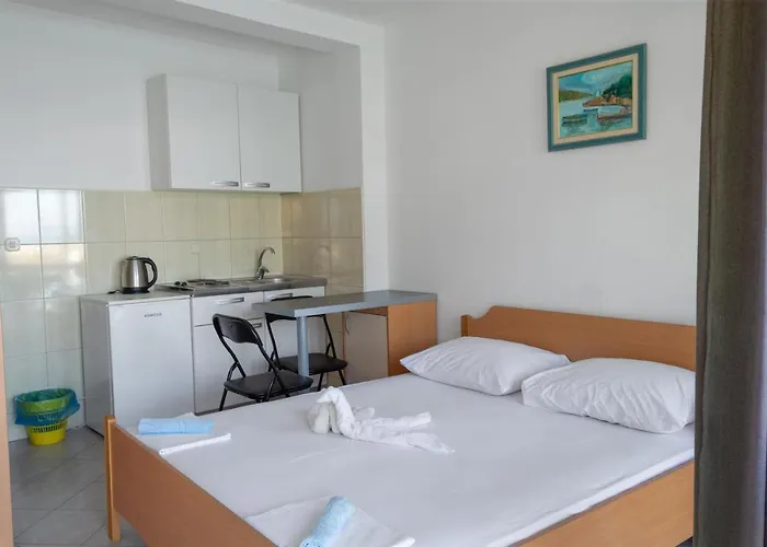 Apartments Ivica - Beachfront