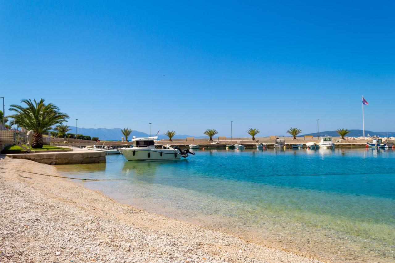 Ivica - Beachfront *