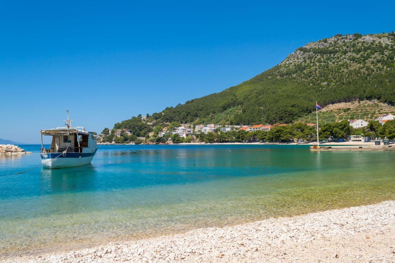 Ivica - Beachfront Apartment *