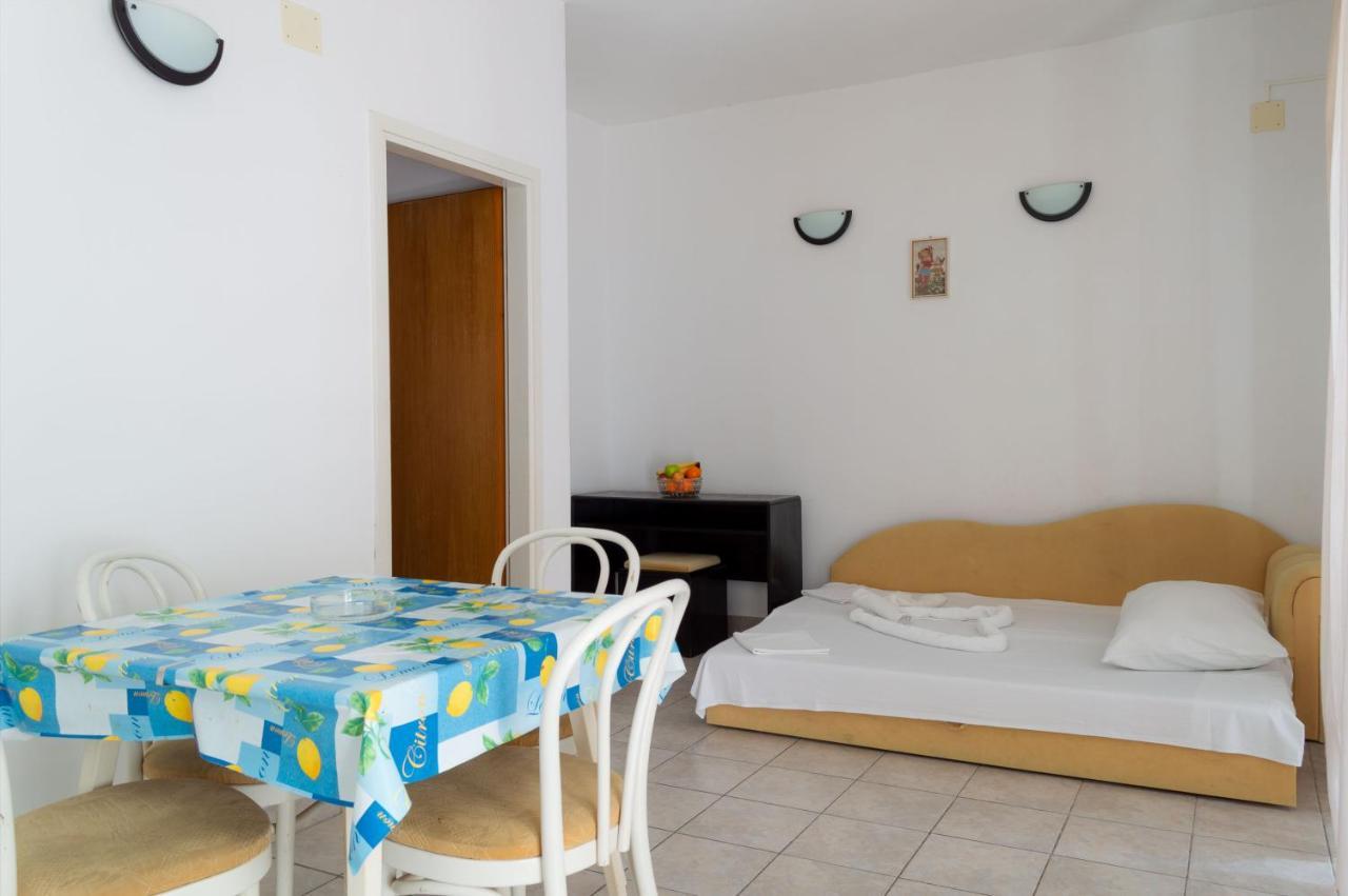 Ivica - Beachfront Apartment Drvenik (Split-Dalmatia)