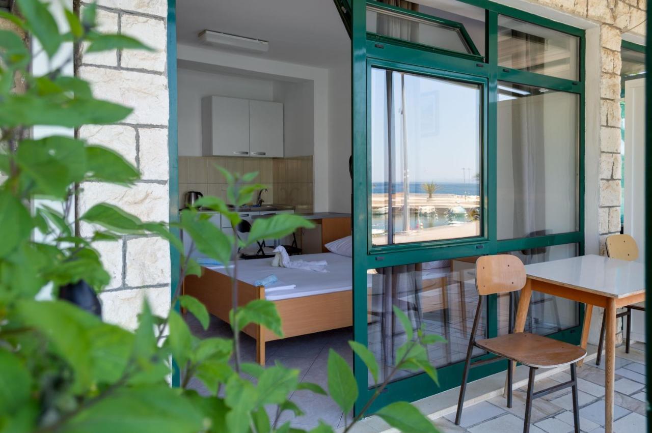 Appartement Ivica - Beachfront Drvenik (Split-Dalmatia)
