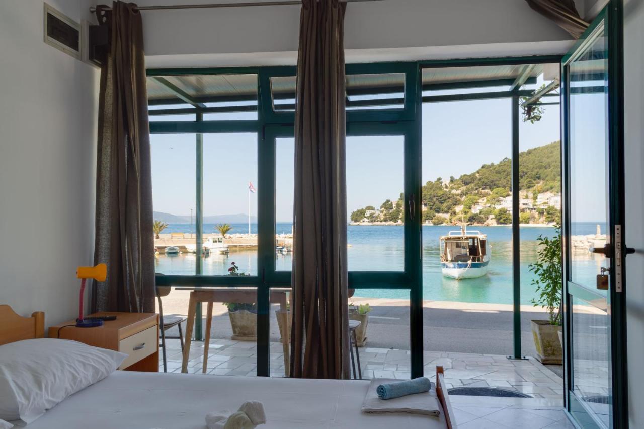 Ivica - Beachfront * Drvenik (Split-Dalmatia)