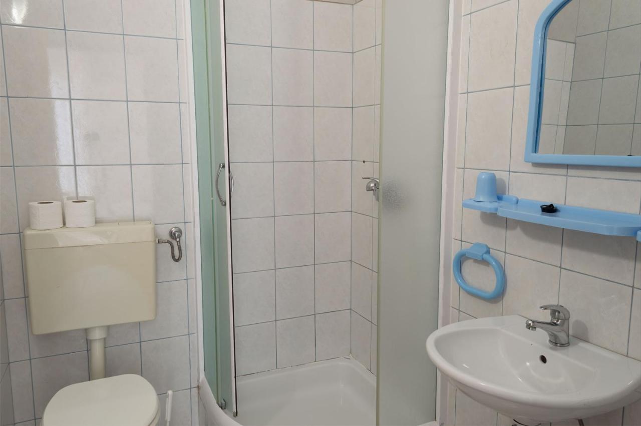 Ivica - Beachfront Apartment Drvenik (Split-Dalmatia)