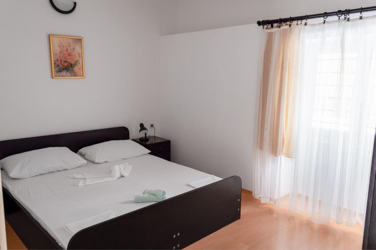 Apartment Ivica - Beachfront